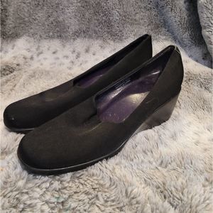Caressa Loafers size 8 1/2. Black. Read description for more details.